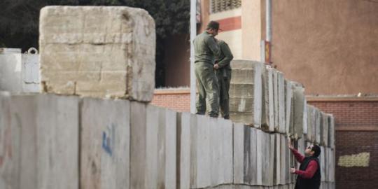 Mursi bangun barikade beton di sekeliling istana