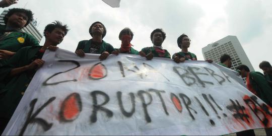 Puluhan mahasiswa demo antikorupsi di Bundaran HI