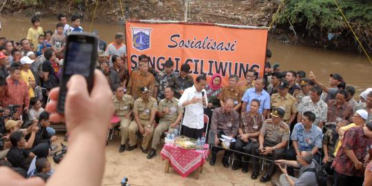 5 Banyolan Jokowi di pinggir Kali Ciliwung