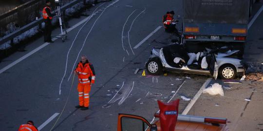 Tabrakan beruntun di jalan tol Utzenstorf, 1 tewas