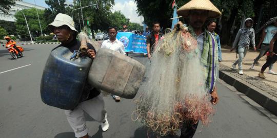 Ratusan nelayan Cirebon demo di Istana Presiden