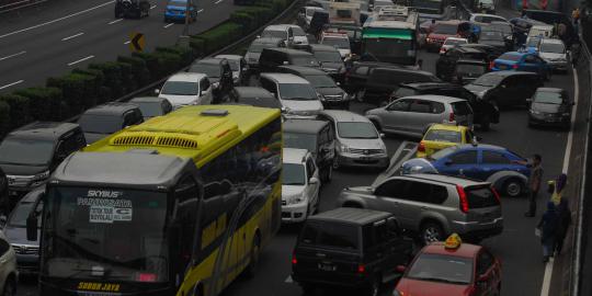 Demo blokir tol bikin Jakarta macet parah di Jumat pagi