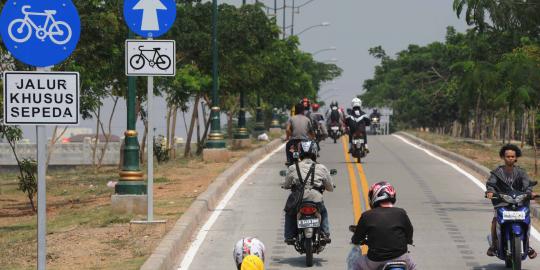 Jokowi: Kendaraan lewat jalur sepeda di KBT akan ditilang