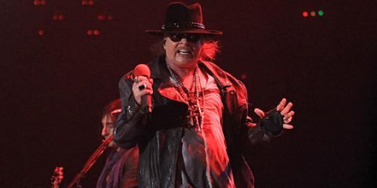 Kembaran Slash muncul di konser Guns N Roses!