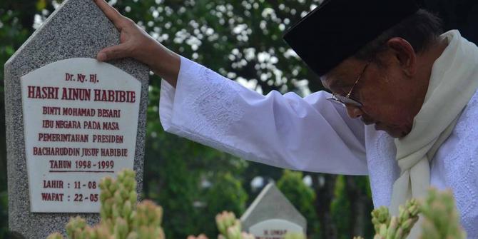 Adegan Habibie dan Ainun yang bikin SBY dan Ibu Ani menangis | merdeka.com