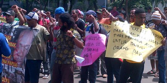 Tuding polisi biang kekerasan, warga Papua demo Mabes Polri