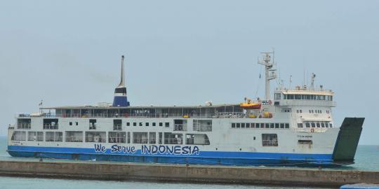 Kapal ferry mogok di tengah laut, 122 penumpang panik