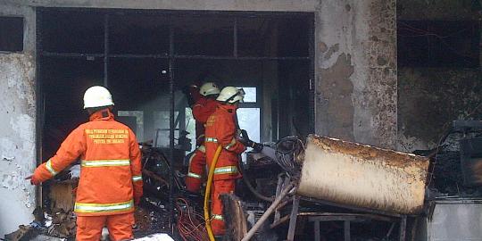 Gudang di rumah mantan Kepala Bulog di Pasar Minggu terbakar