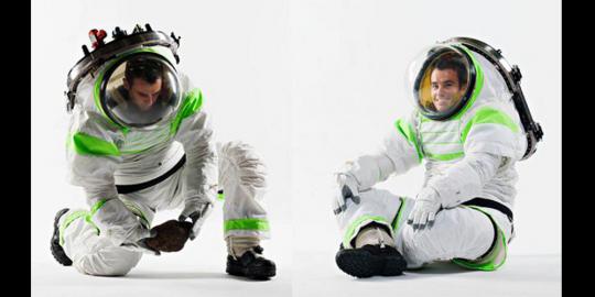 Baju antariksa NASA mirip karakter Toys Story