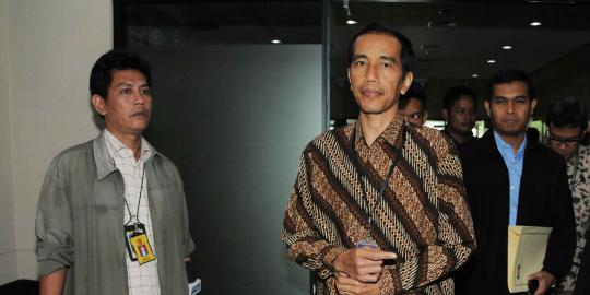 Ditanya soal mobil rental Innova, Jokowi malah tertawa