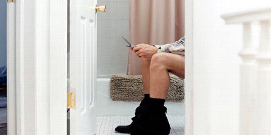 Remaja sering akses jejaring sosial di toilet