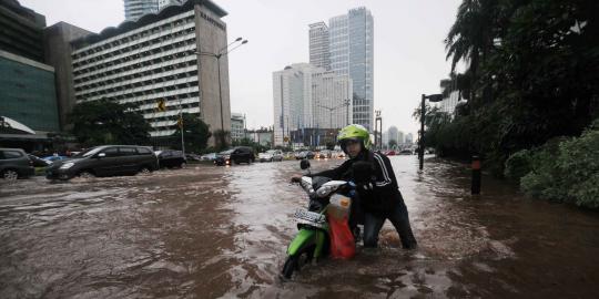 Banjir lumpuhkan Jakarta, Jokowi dianggap gagal