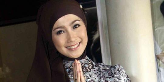 2013, Desy Ratnasari ingin punya suami | merdeka.com