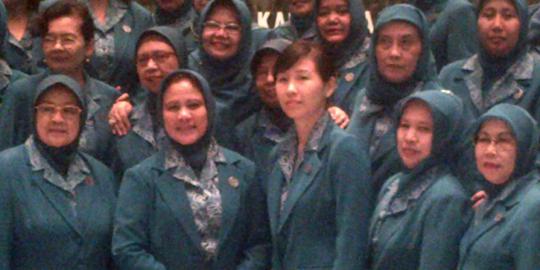 Misa di GKY Pluit, Ahok nikmati permainan piano istri