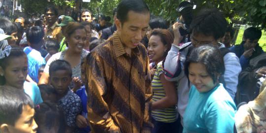 5 Momen Jokowi rogoh kocek sumbang korban bencana