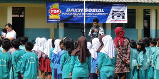 TOP 1 dan komunitas Terrano gelar baksos