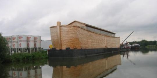Habiskan 20 tahun untuk bangun replika bahtera Nuh