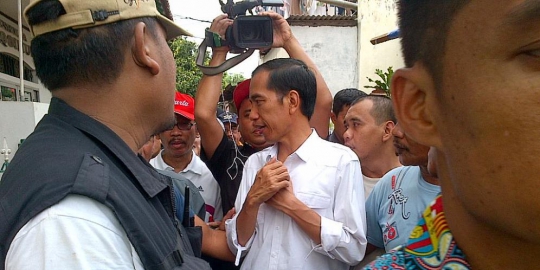 aksi jokowi dari masuk gorong-gorong sampai naik rakit