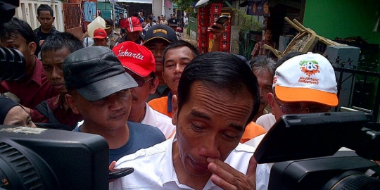 aksi jokowi dari masuk gorong-gorong sampai naik rakit