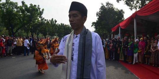 Jokowi wajibkan PNS beli baju betawi modal sendiri