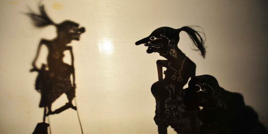 Ada pertunjukan wayang kulit Betawi di panggung car free night