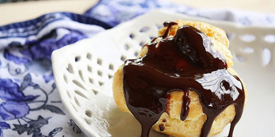 dengan saus sark chocolate