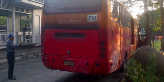 Bus TransJakarta terbakar di Harmoni