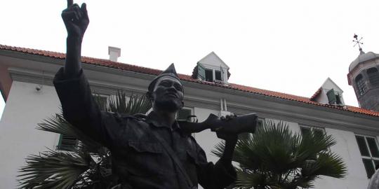 Manusia batu di Kota Tua