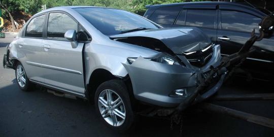 Semua penumpang Luxio terpental akibat ditabrak BMW