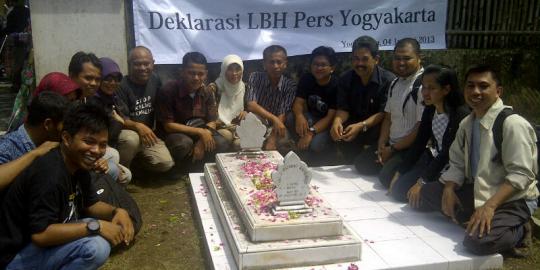 Deklarasi LBH Pers Yogya dilakukan di makam Udin