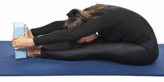 7 pose yoga yang melangsingkan tubuh