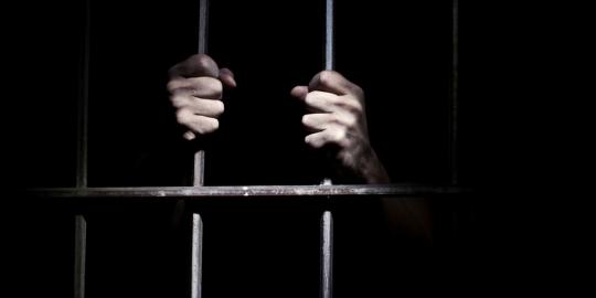 Warga tewas saat diperiksa, 8 polisi disidang 
