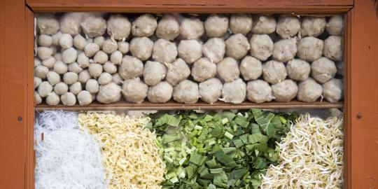 Pecahkan rekor Muri, 13.770 orang makan bakso bareng