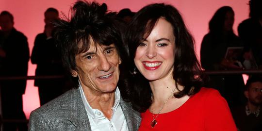 Gitaris Rolling Stones, Ron Wood dan istrinya yang cantik