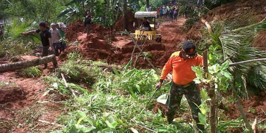 Longsor, jalur Puncak ditutup dua hari 