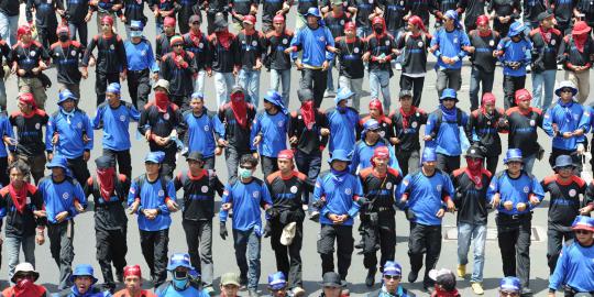 Di-PHK sepihak, buruh Semarang blokir jalur Pantura