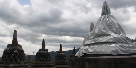 Antisipasi hujan abu Merapi, 73 stupa Borobudur diberi 'baju'
