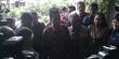 Silaturahmi ke LBH, Jokowi disambut Buyung Nasution