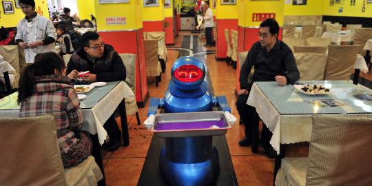 Restoran ini memakai jasa robot sebagai pelayannya