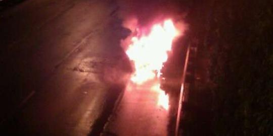 Mobil Opel Blazer terbakar di Tol JORR