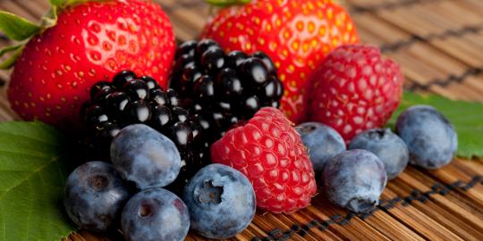 5 Buah berry wajib konsumsi