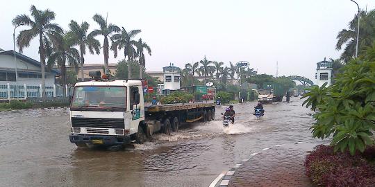Hujan guyur Jakarta, kawasan pabrik di Jakut kebanjiran