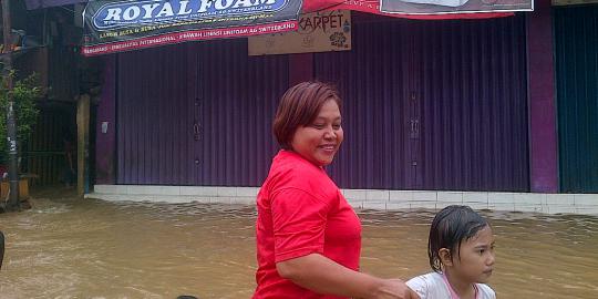 Banjir, pedagang di Jatinegara rugi puluhan juta rupiah