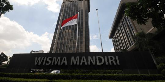 Asap mengepul di Gedung Bank Mandiri, pegawai berhamburan