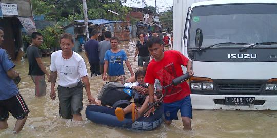 Banjir, lalu lintas di Jalan Kapuk Raya lumpuh