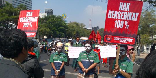 Perjuangkan hak salat Jumat, buruh Surabaya jadi tersangka