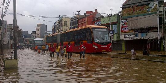 Banjir surut, Jatinegara Barat sudah bisa dilalui kendaraan