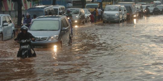 Banjir, pembuatan SIM di Daan Mogot diliburkan