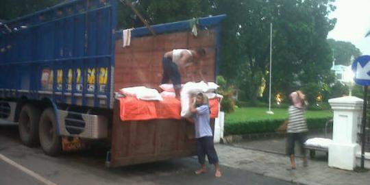 Kisah Billy, antar 50 ton beras pesanan Jokowi dari Solo
