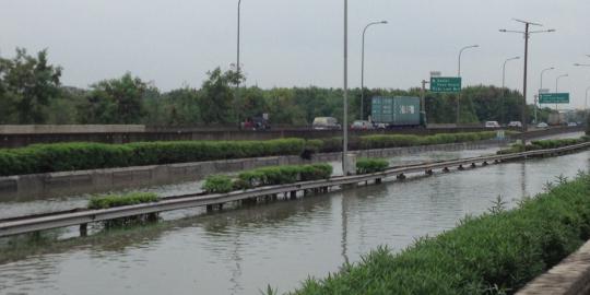 Ruas tol bandara di KM 24 masih terendam banjir